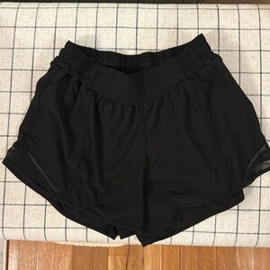 Lululemon hotty hot short 4” black size 8